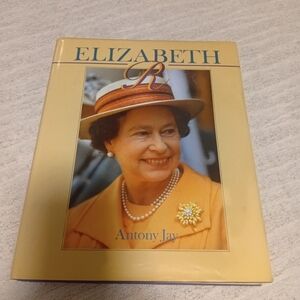 QUEEN ELIZABETH Hardcover Biography with Yellow Dust Jacket